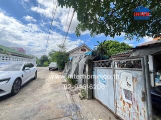 Exterior view of a house and street