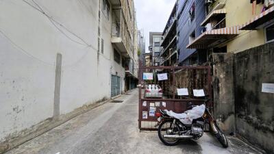 View of a narrow alley with residential buildings