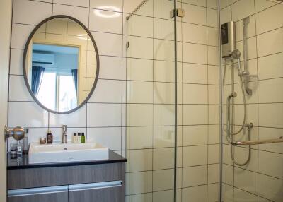 Modern bathroom with mirror, wash basin, and shower enclosure