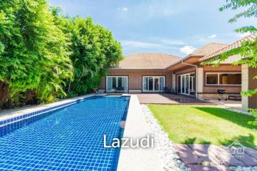 Quality 3 bed pool villa near town