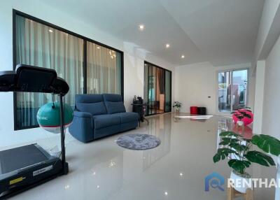 Pool Villa Pattaya Fully Furnished for sale