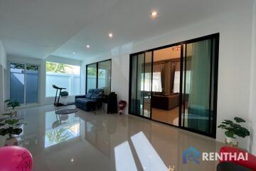 Pool Villa Pattaya Fully Furnished for sale