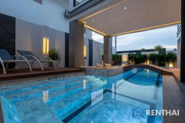 Modern Pool Villa for sale only 5 minutes to Jomtien beach