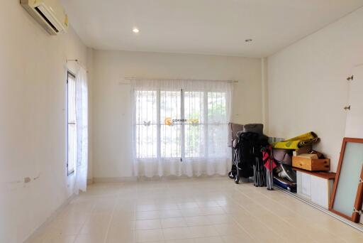 4 bedroom House in European Thai House East Pattaya