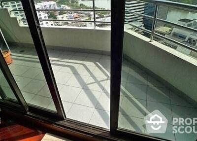 2-BR Condo at Lake Avenue Sukhumvit 16 near BTS Asok