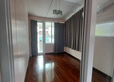 3-BR House close to Bang Lamphu