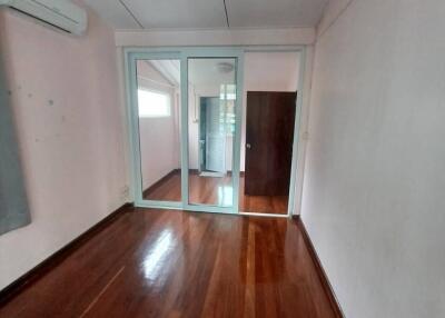 3-BR House close to Bang Lamphu