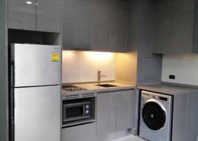 1-BR Condo at M Phayathai near BTS Victory Monument