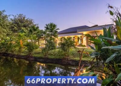 Luxury Single-Story Pool Villa