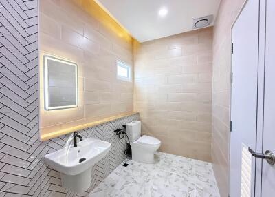 House for Sale in , Hang Dong