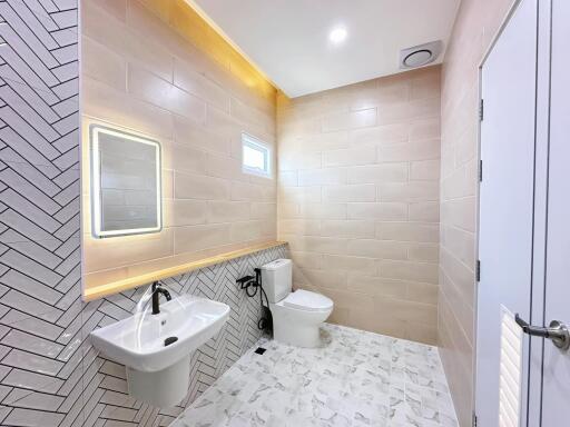 House for Sale in , Hang Dong