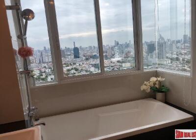 Supalai Prima Riva - Luxurious 2-Bedroom Condo with Stunning City Views