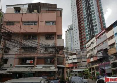 Excellent Business Investment Property with 20 Units in Phra Khanong