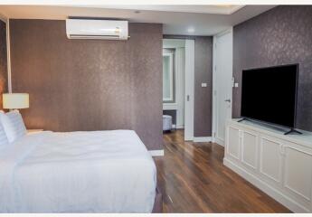 Wilshire Condo - 157 sqm.with 3 bedrooms and 4 bathroom.