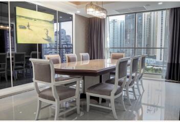 Wilshire Condo - 157 sqm.with 3 bedrooms and 4 bathroom.