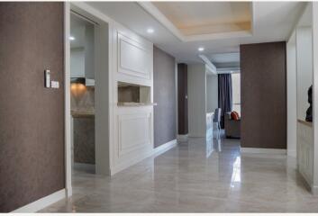 Wilshire Condo - 157 sqm.with 3 bedrooms and 4 bathroom.