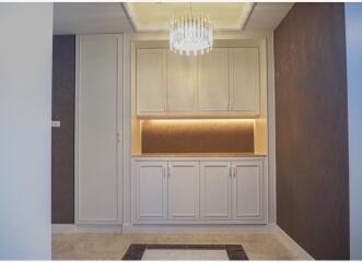 Wilshire Condo - 157 sqm.with 3 bedrooms and 4 bathroom.