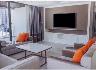 Wilshire Condo - 157 sqm.with 3 bedrooms and 4 bathroom.