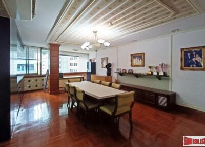 Premier Condominium - 400 sqm. Duplex with 4 Bedrooms, 6 Bathrooms, and 4 Parking Spaces, Prime Location near BTS Phrom Phong.