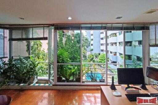 Premier Condominium - 400 sqm. Duplex with 4 Bedrooms, 6 Bathrooms, and 4 Parking Spaces, Prime Location near BTS Phrom Phong.