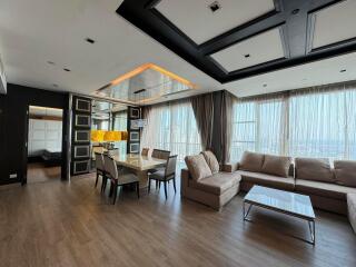 Fullerton Sukhumvit - 153 sqm. and 3 bedrooms and 4 Bathrooms. + 1 Maid room nearly BTS Ekkamail.Sathorn