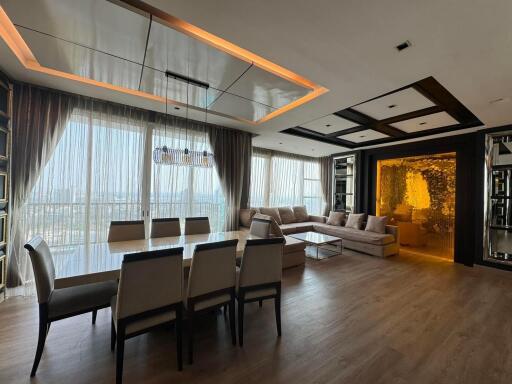 Fullerton Sukhumvit - 153 sqm. and 3 bedrooms and 4 Bathrooms. + 1 Maid room nearly BTS Ekkamail.Sathorn