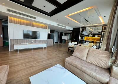 Fullerton Sukhumvit - 153 sqm. and 3 bedrooms and 4 Bathrooms. + 1 Maid room nearly BTS Ekkamail.Sathorn