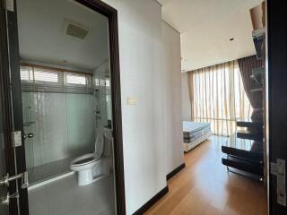 Fullerton Sukhumvit - 153 sqm. and 3 bedrooms and 4 Bathrooms. + 1 Maid room nearly BTS Ekkamail.Sathorn