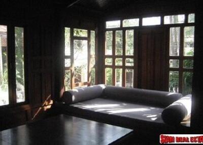 Baan Sukjai - Sukhumvit 40, Three Bedrooms Thai Traditional House with in-house Swimming Pool