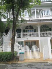 Fantasia Villa 2 - Large Three Bedroomw with study room. Family Home in Bearing.