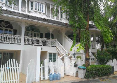 Fantasia Villa 2 - Large Three Bedroomw with study room. Family Home in Bearing.