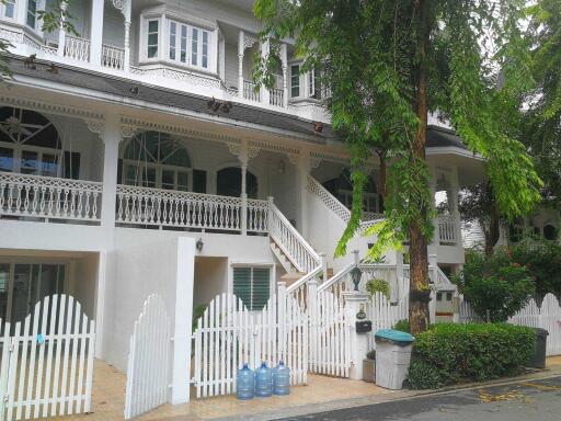 Fantasia Villa 2 - Large Three Bedroomw with study room. Family Home in Bearing.