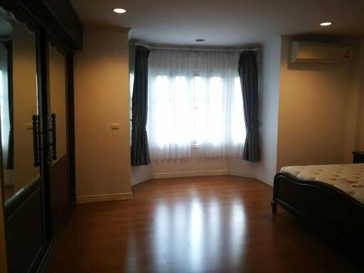 Fantasia Villa 2 - Large Three Bedroomw with study room. Family Home in Bearing.