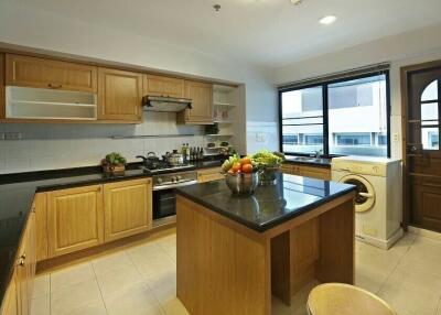 Centrepoint Residence Phromphong - 265 sqm. and 3 bedrooms, 3 bathrooms