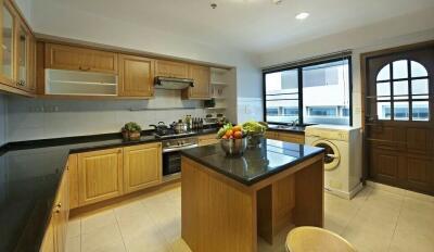 Centrepoint Residence Phromphong - 265 sqm. and 3 bedrooms, 3 bathrooms