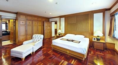 Centrepoint Residence Phromphong - 265 sqm. and 3 bedrooms, 3 bathrooms