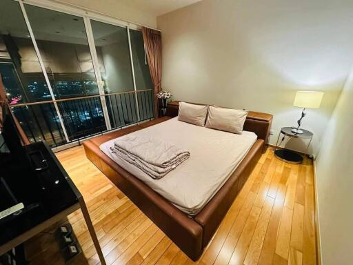 Luxury Large 1 bedroom 2 bathrooms with Duplex unit at The Emporio Place.