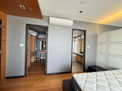 Fullerton Sukhumvit - 153 sqm. and 3 bedrooms and 4 Bathrooms. + 1 Maid room nearly BTS Ekkamail.