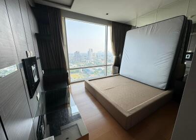 Fullerton Sukhumvit - 153 sqm. and 3 bedrooms and 4 Bathrooms. + 1 Maid room nearly BTS Ekkamail.