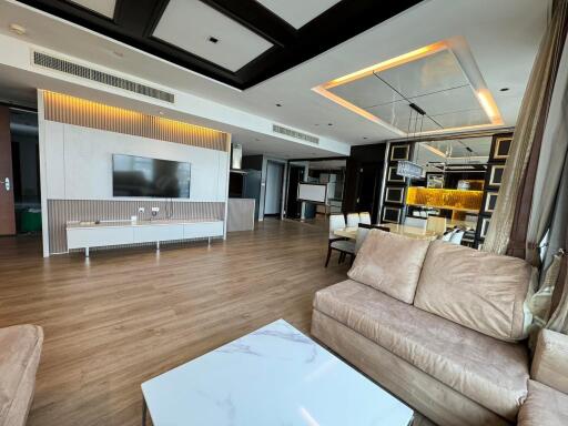 Fullerton Sukhumvit - 153 sqm. and 3 bedrooms and 4 Bathrooms. + 1 Maid room nearly BTS Ekkamail.