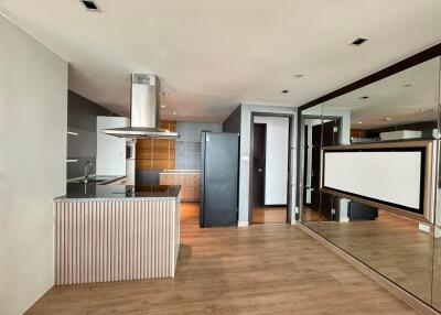 Fullerton Sukhumvit - 153 sqm. and 3 bedrooms and 4 Bathrooms. + 1 Maid room nearly BTS Ekkamail.