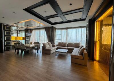 Fullerton Sukhumvit - 153 sqm. and 3 bedrooms and 4 Bathrooms. + 1 Maid room nearly BTS Ekkamail.