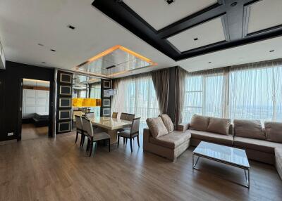 Fullerton Sukhumvit - 153 sqm. and 3 bedrooms and 4 Bathrooms. + 1 Maid room nearly BTS Ekkamail.