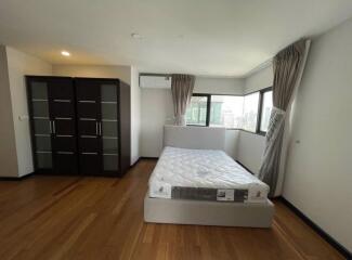 Sathorn Gardens - 230 sqm. and 3 bedrooms, 4 bathrooms, maid room