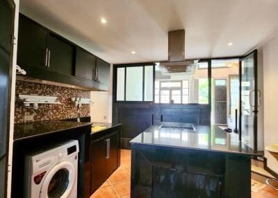 City Plus Sukhumvit 50 - 250 sqm. Townhouse with 3 Beds, 4 Baths