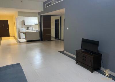 Spacious Layout  Semi-furnished  1 Bedroom Apartment