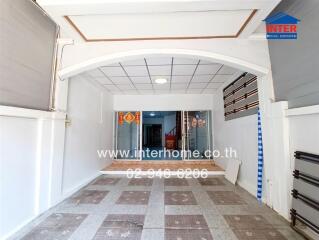 Entrance area with tiled flooring and decorative ceiling