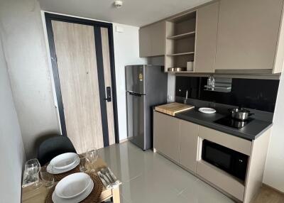 Modern kitchen with dining area