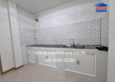 Modern kitchen with tiled backsplash and white cabinets