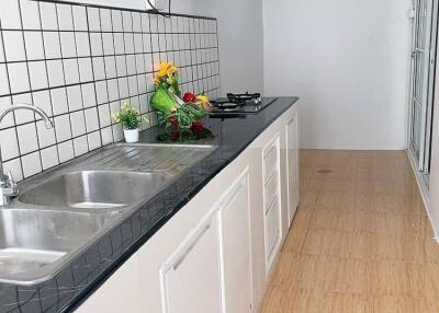 Modern kitchen with double sink and cooktop